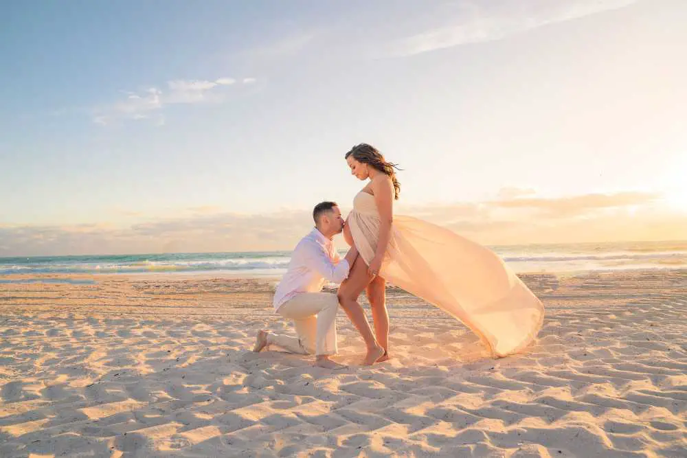 couple beach maternity dress