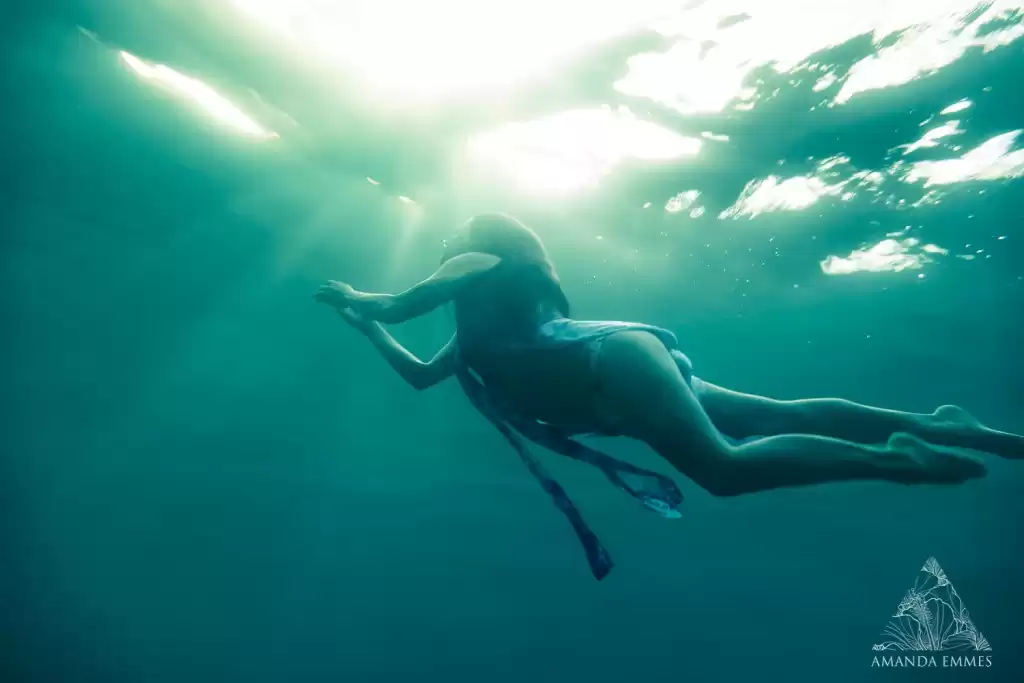 underwater maternity shoot