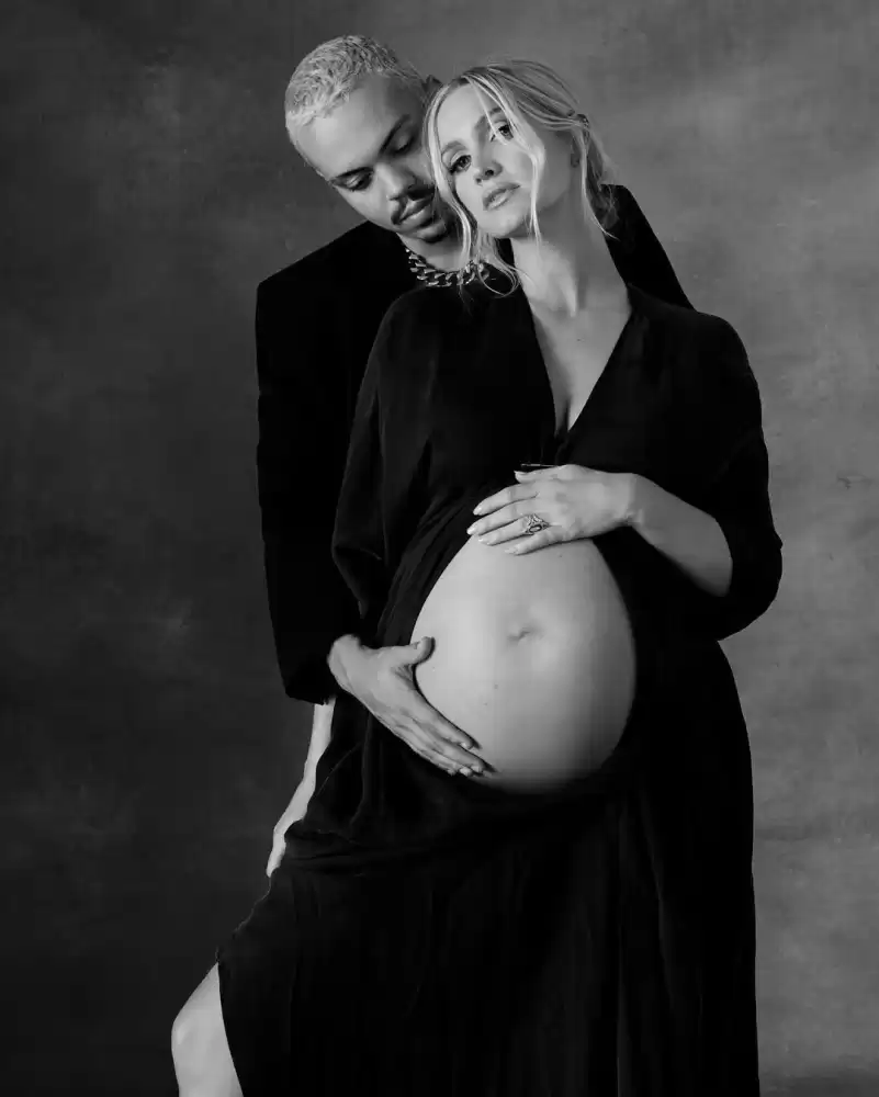 black and white maternity shoot