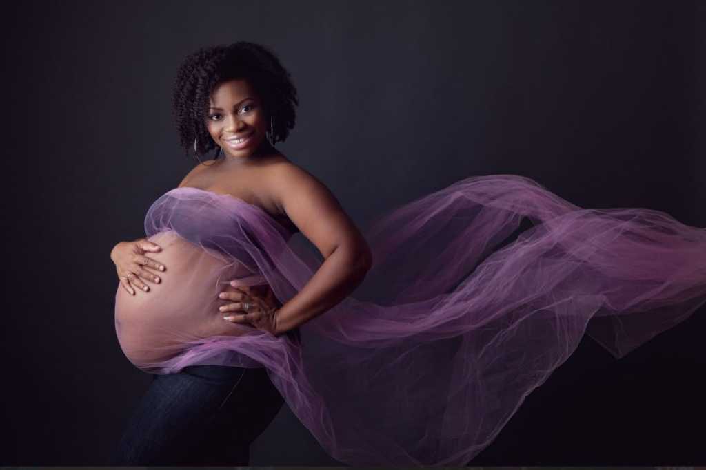 Black Maternity Photoshoot – Mum and Them