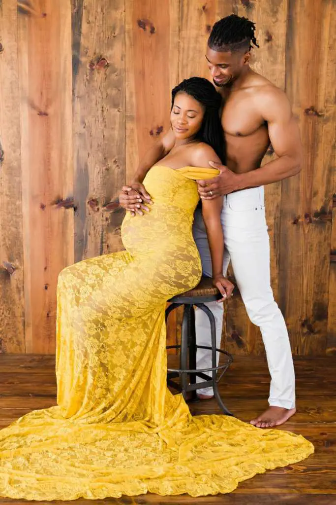 Black Maternity Photoshoot – Mum and Them